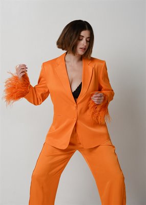 BeautyFull Models - curvy, silver and in-between models agency in Milan